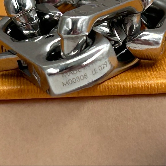 ⚫️🔥Louis Vuitton•Monogram Chain Link Bracelet - Picture 3 of 3